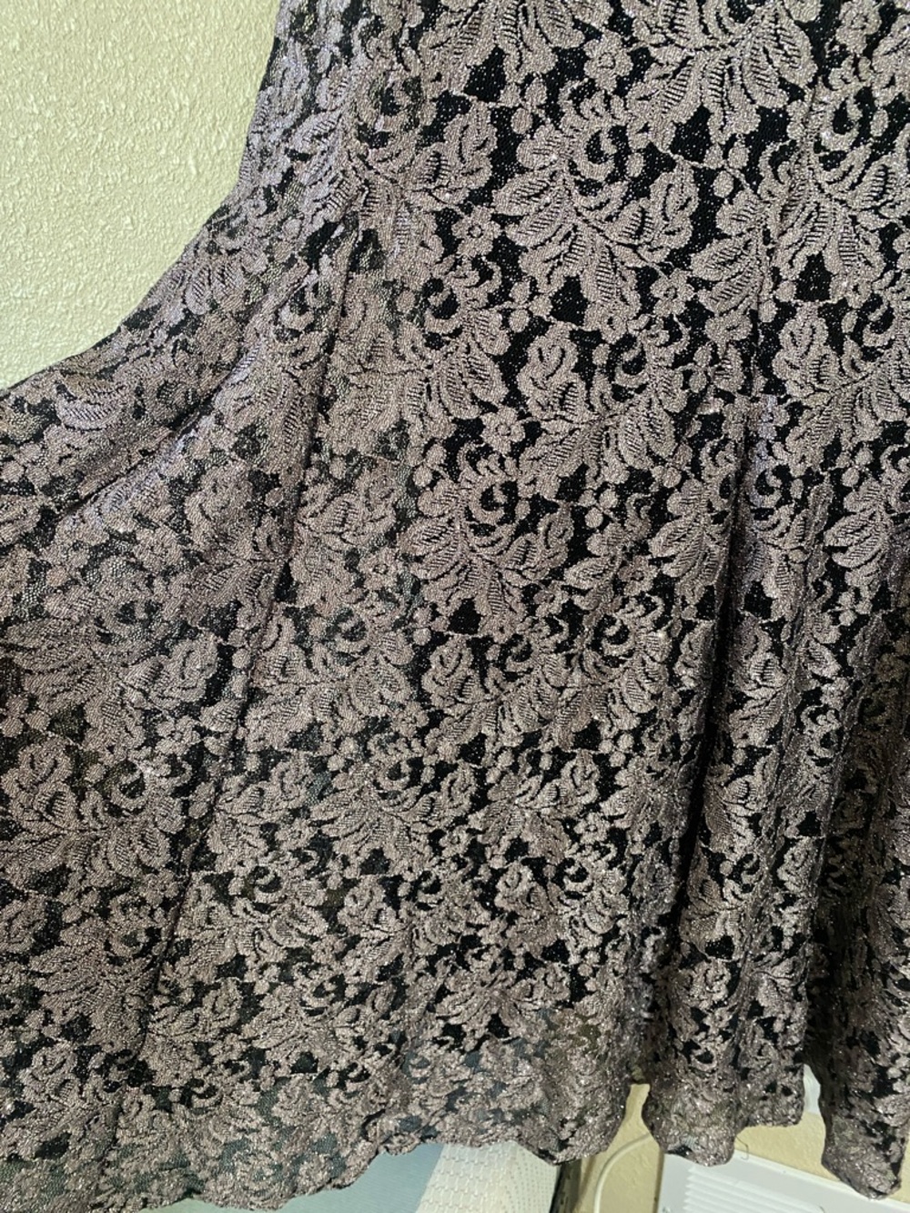 NWT Nightway Sleeveless Keyhole Halter Neck Glitter Lace Gown Size 8 - Picture 8 of 16